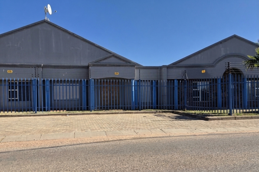 Commercial Property for Sale in Adamayview North West